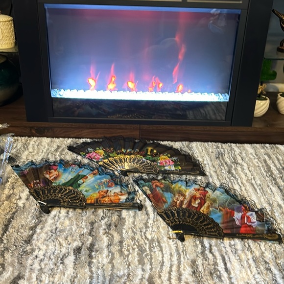 NWOT plastic hand fan! - Picture 1 of 4